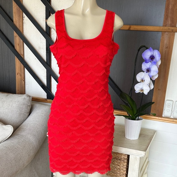 ❤️GUESS SZ 2 Red Scalloped Crochet Lace Dress size 8 - Picture 1 of 9